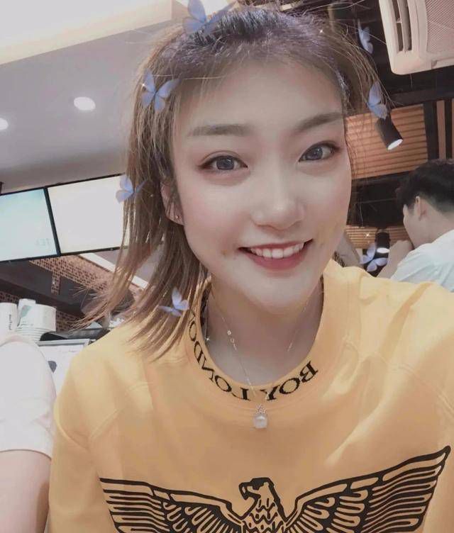 女生扒开腿男生捅